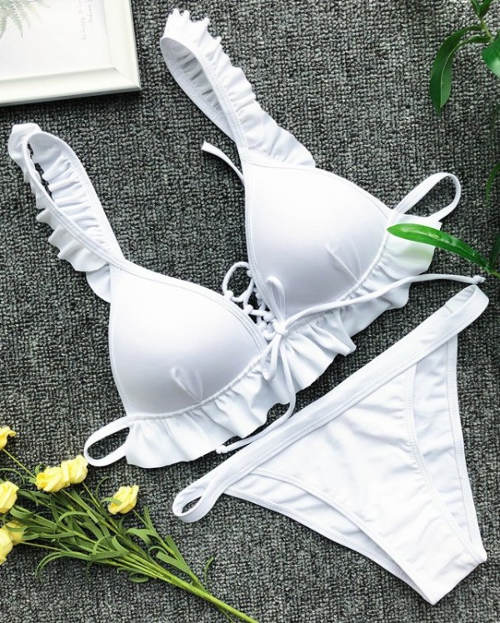 Białe bikini z falbanami na ramiączkach